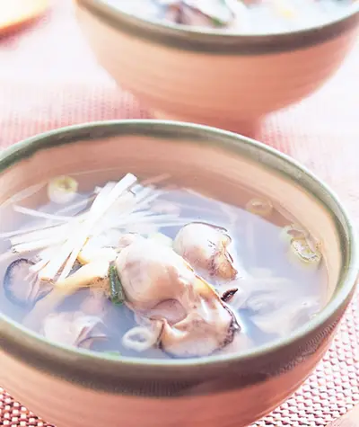 酸菜蚵仔湯