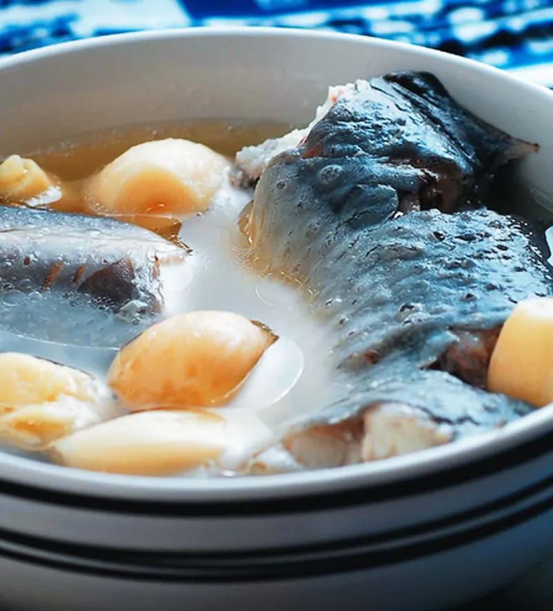 蒜子燉鰻魚