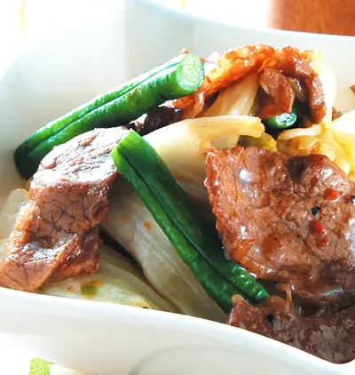 高麗菜炒牛肉片