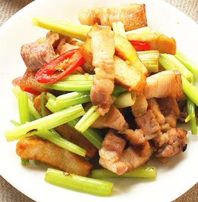 五花肉炒豆干