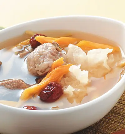 金針銀耳燉雞湯