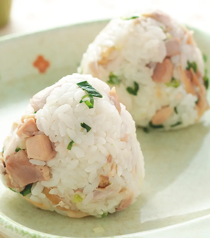 鹹魚雞粒飯糰