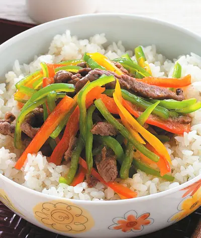 彩椒牛肉蓋飯
