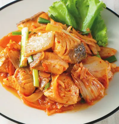 泡菜炒鮭魚塊