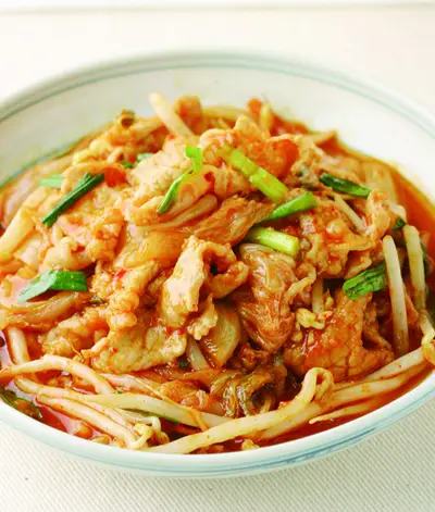 泡菜豆芽炒肉片