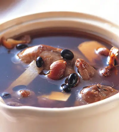 黑豆桂圓煲乳鴿