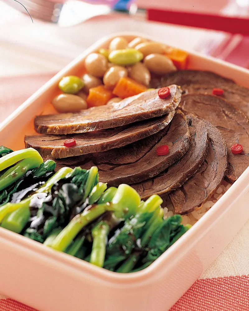 滷牛肉片便當