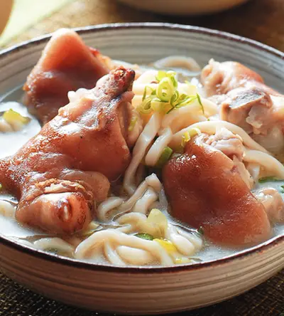 豬腳煨麵