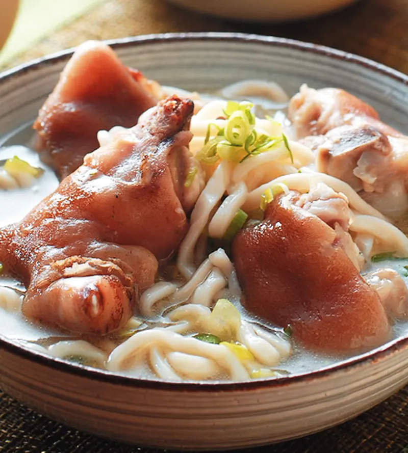 豬腳煨麵
