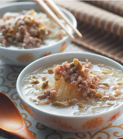 酸豆角肉末煨麵