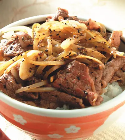 黑胡椒牛肉丼