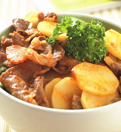 紅咖哩牛肉丼