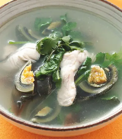 香菜皮蛋魚片湯