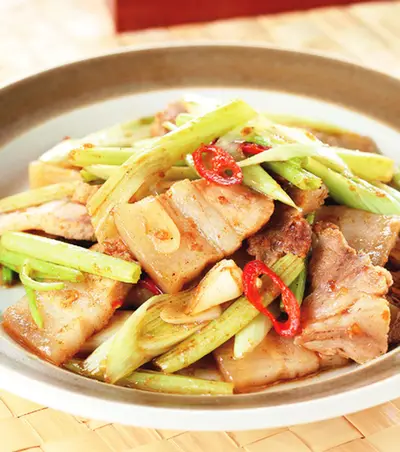 蒜苗炒五花肉片