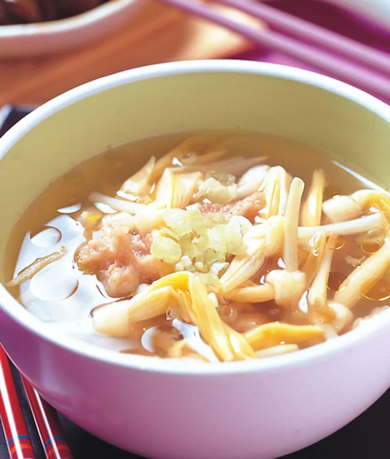 金針赤肉湯