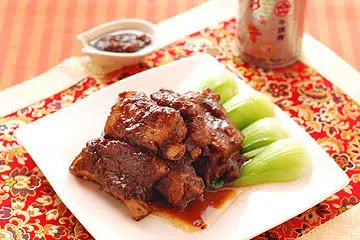 軟爛入味的醬燒排骨