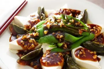 青椒皮蛋豆腐