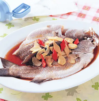 蒜味蒸魚
