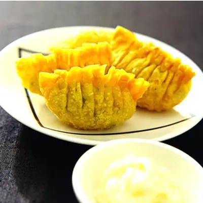 沙拉海鮮餃