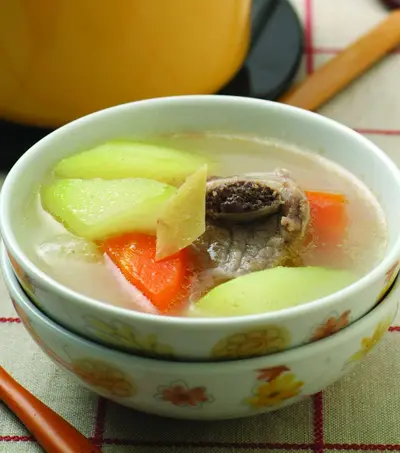 青木瓜蘿蔔排骨湯