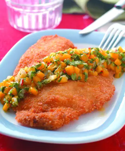 酥炸鯛魚佐芒果莎莎醬