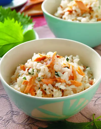 紫蘇鮭魚拌飯
