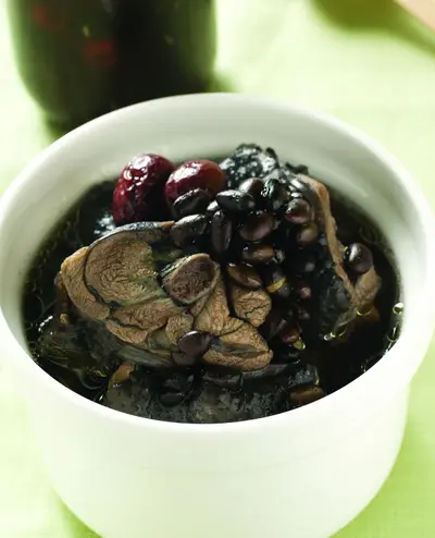 黑豆酒烏骨雞湯