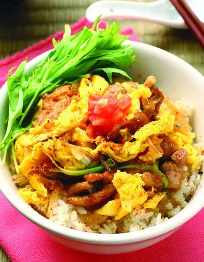 山芹雞肉親子蓋飯
