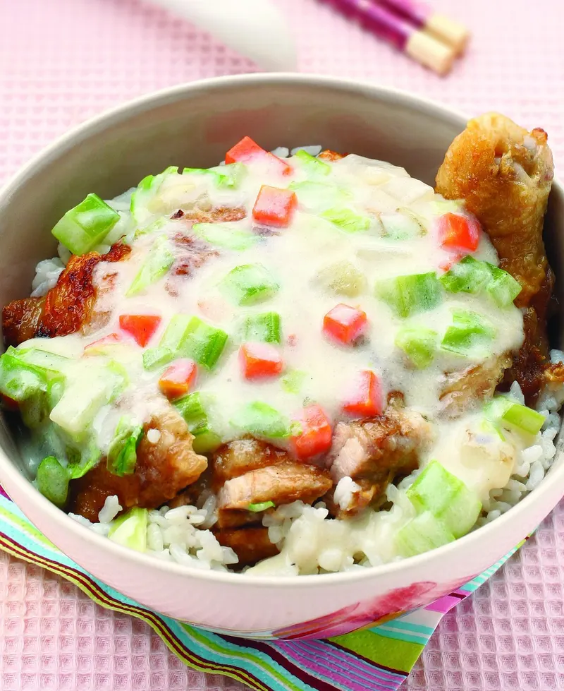 蔬菜牛奶雞腿蓋飯