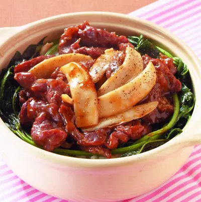 黑椒牛肉煲仔飯