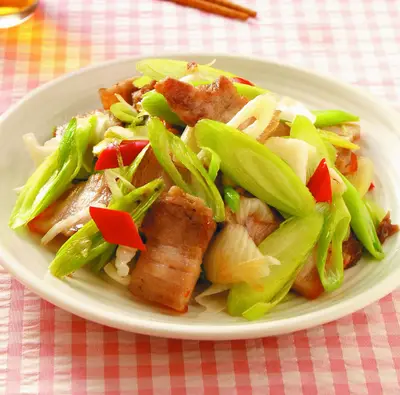 蒜苗炒五花肉(2)