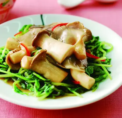 蠔油雙菇燴小豆苗