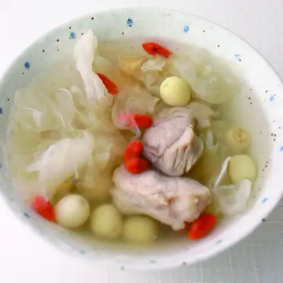 蓮子雪耳瘦肉湯