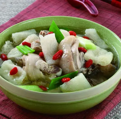竹笙燉雞湯