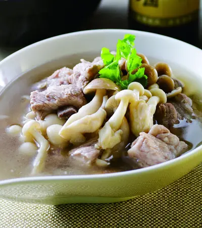蕈菇排骨煲