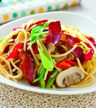 蒜香臘肉義大利麵