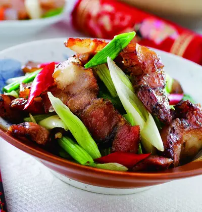 蒜苗芹菜炒鹹肉