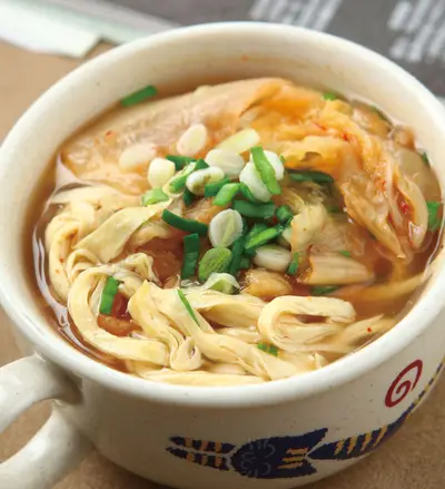 泡菜豆腐皮湯