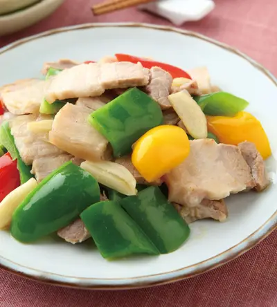 五花肉片炒彩椒