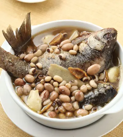 花眉蒜子煲鯽魚