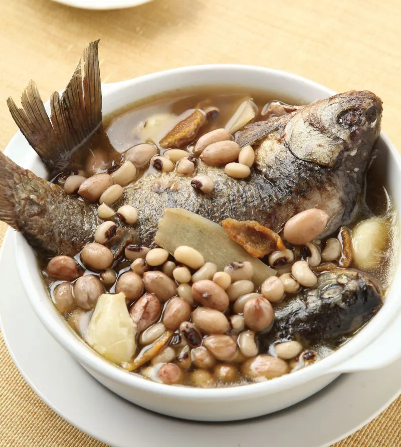 花眉蒜子煲鯽魚