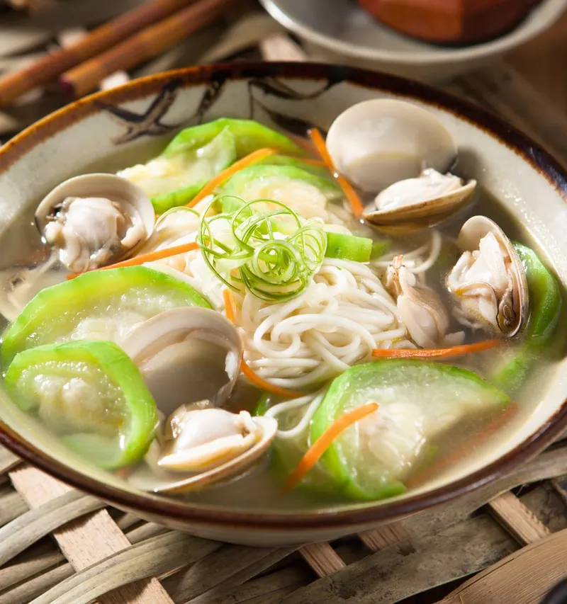 蛤蜊絲瓜湯麵