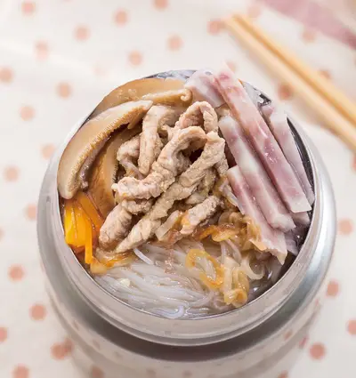 芋頭肉絲米粉湯(1)