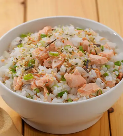 香鬆鮭魚蓋飯