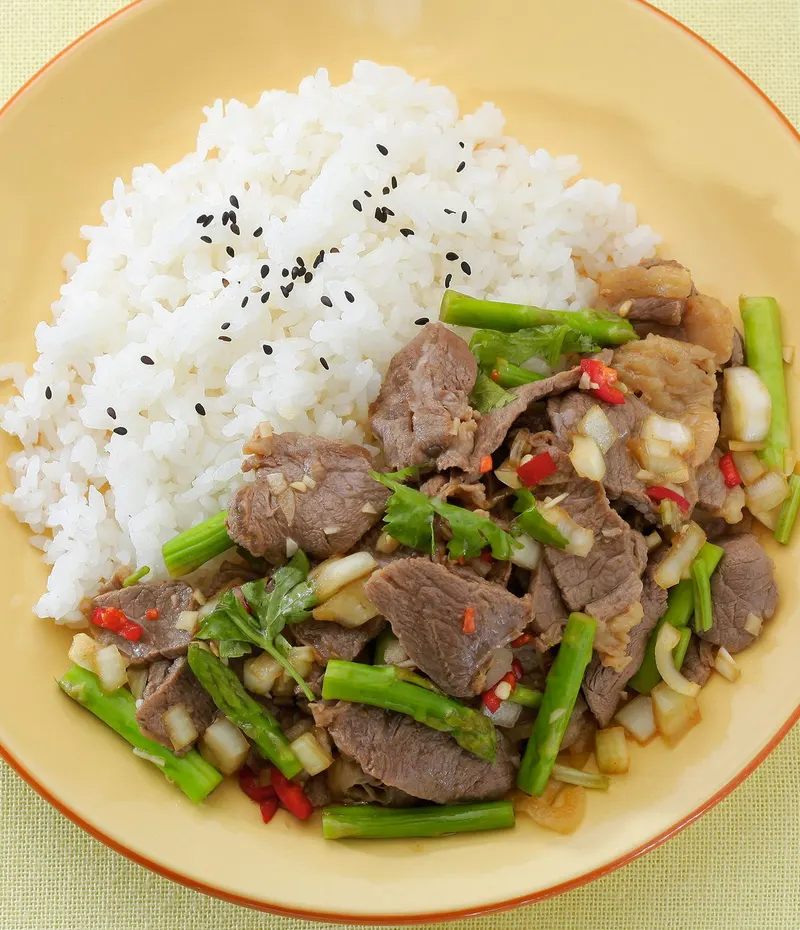 泰式牛肉拌飯
