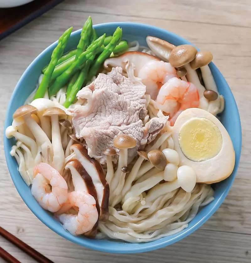 蝦仁肉片鮮菇湯麵