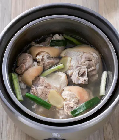 清燉豬腳湯