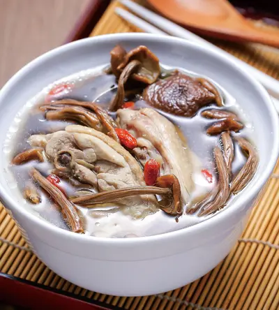 茶樹菇燉雞湯