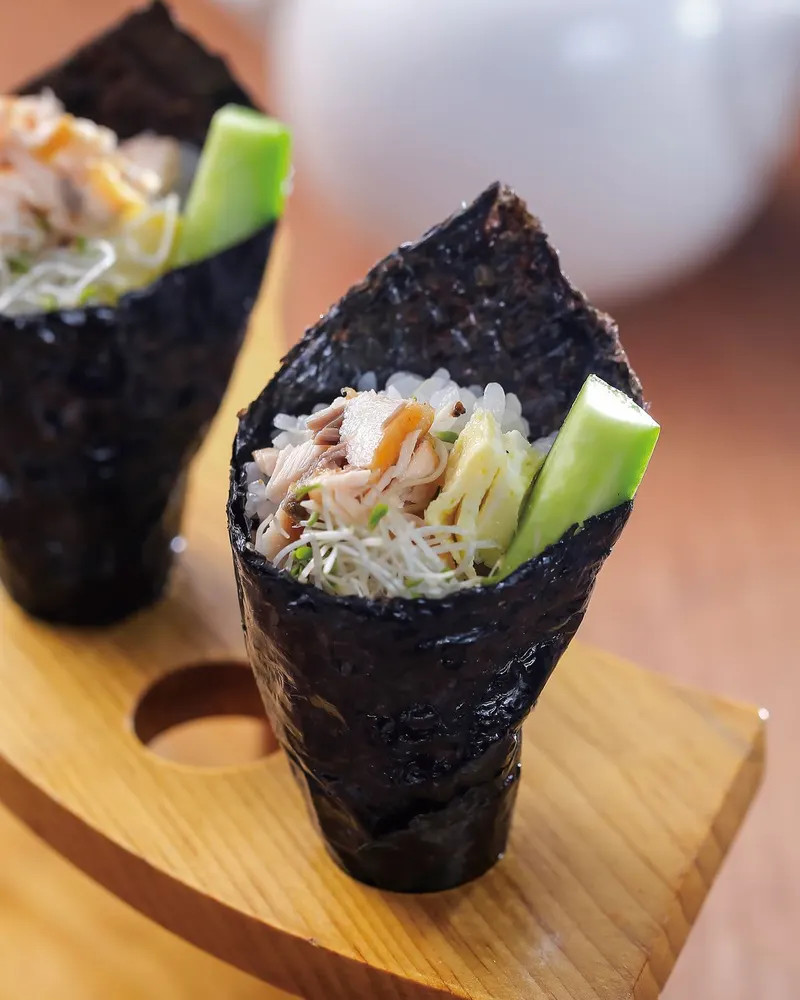 鮭魚沙拉飯卷