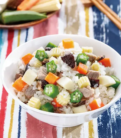 五色蔬菜肉丁炊飯